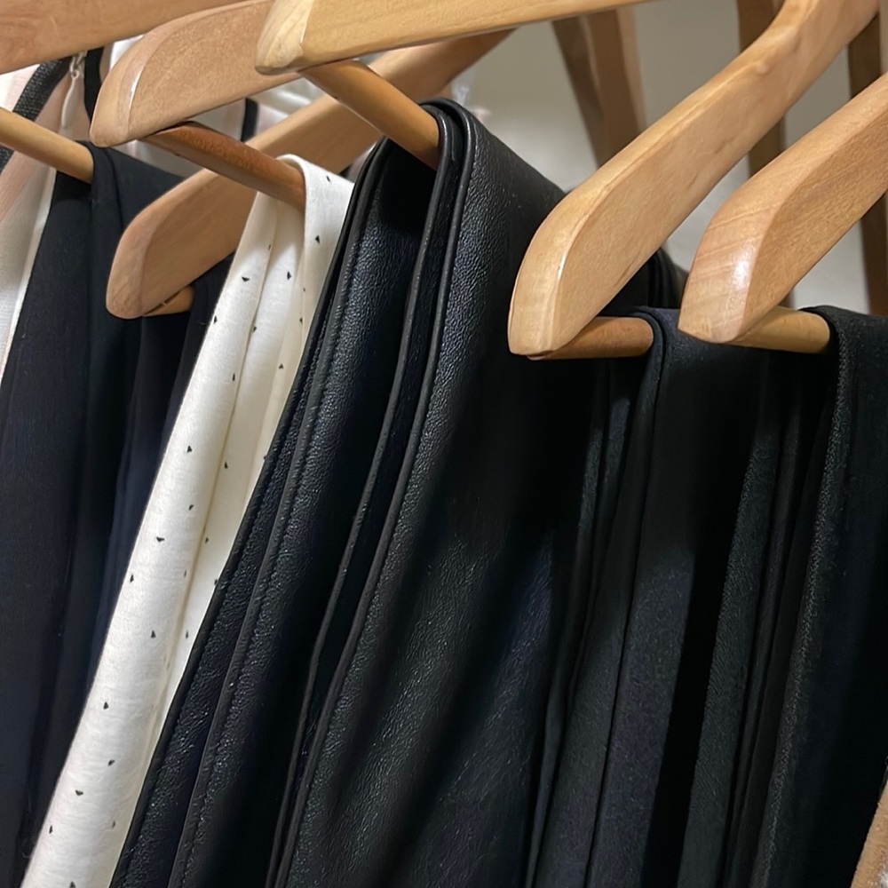 GET READY for some great pieces! Women: Sizes Medium, 4, and 6.